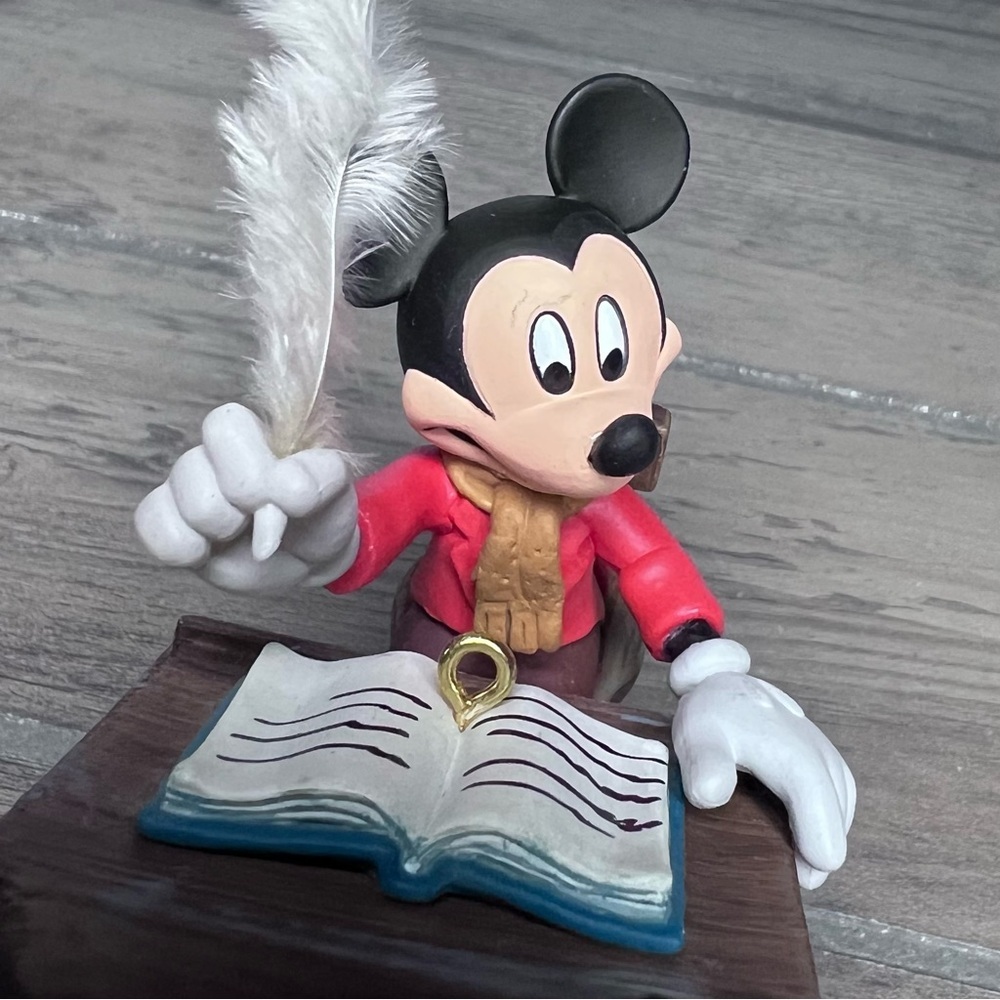 Hallmark NEW 2009 Bob Cratchit as Micky’s Christmas Carol Ornament 1st series - Picture 11 of 12
